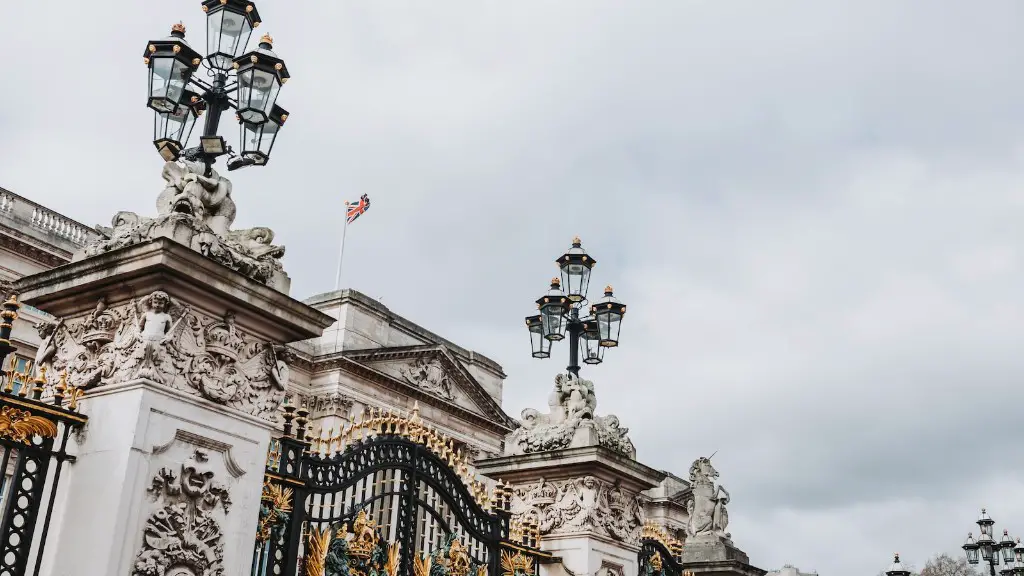 Can you go in buckingham palace?