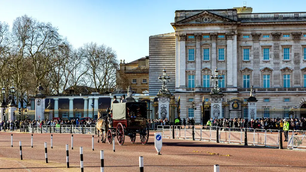 Are there public tours of buckingham palace?
