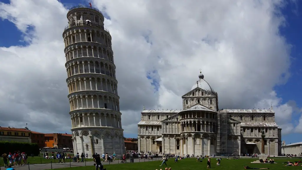 How far is rome from the leaning tower of pisa?