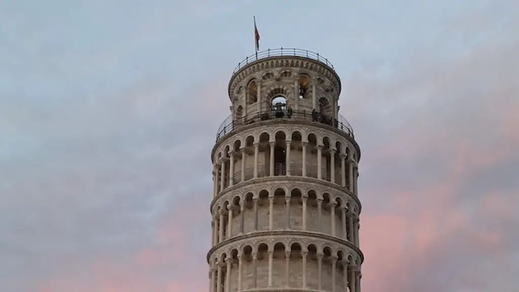 How leaning tower of pisa is tilted?