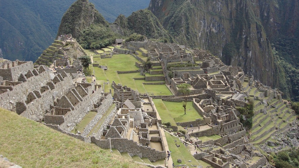 How far is it from lima to machu picchu?