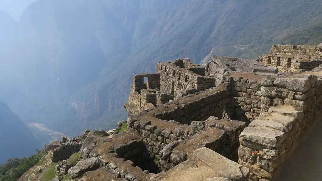 How many tourists visit machu picchu annually?