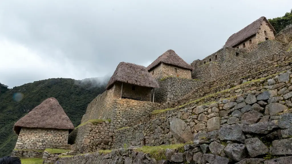How many tourists visit machu picchu annually?
