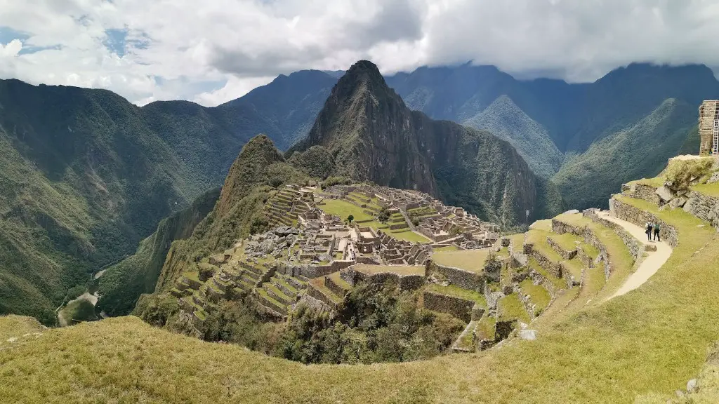 How long from aguas calientes to machu picchu?