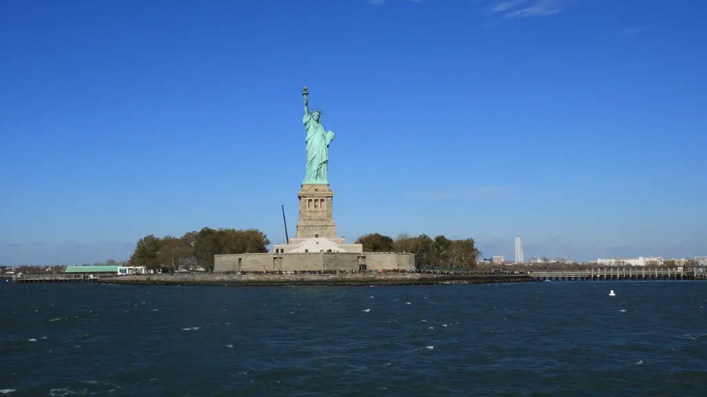 What is the height of statue of liberty?