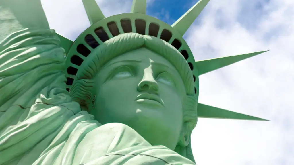 How much does the statue of liberty weigh in pounds?