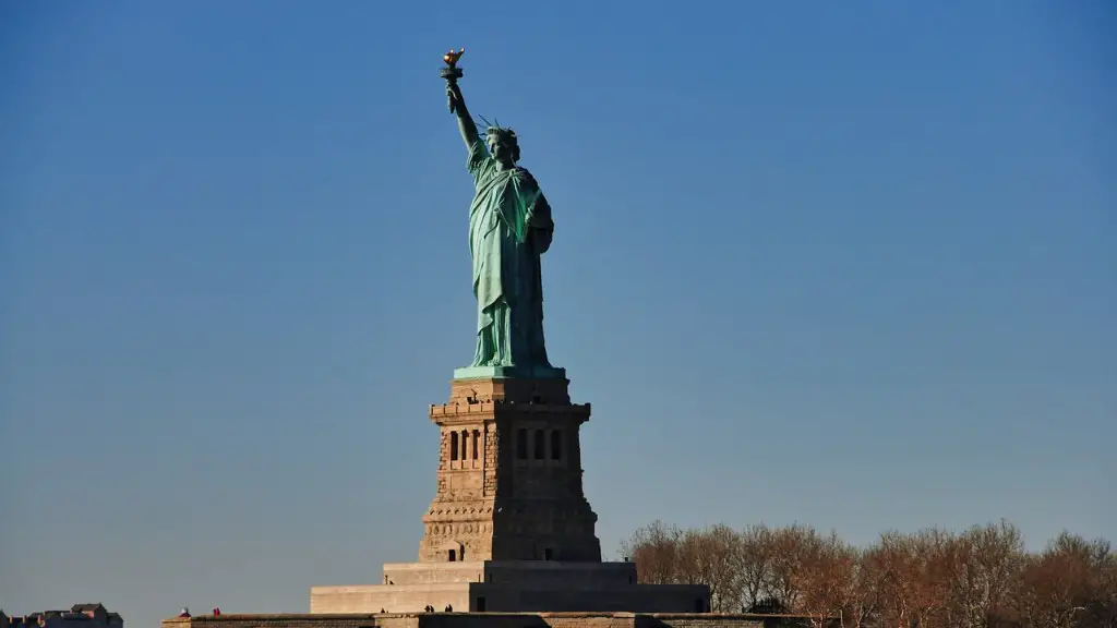 How much does a statue of liberty weigh?