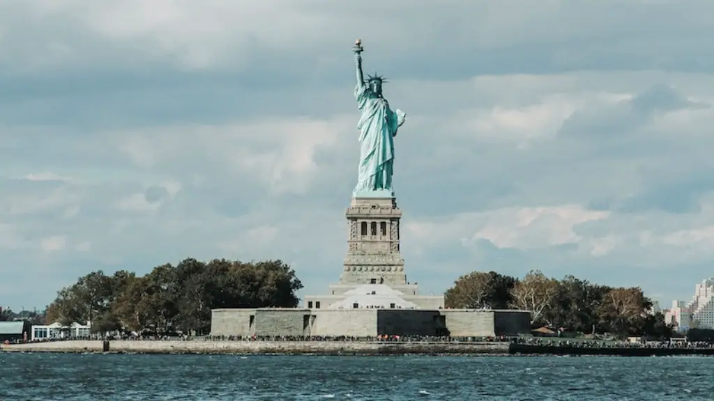 How far is central park from the statue of liberty?