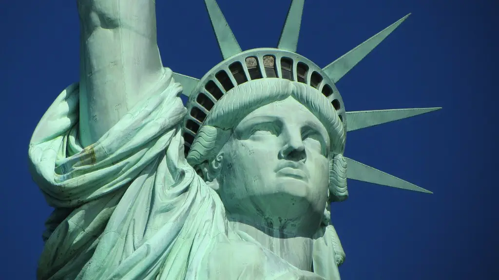 How much did the statue of liberty weigh?